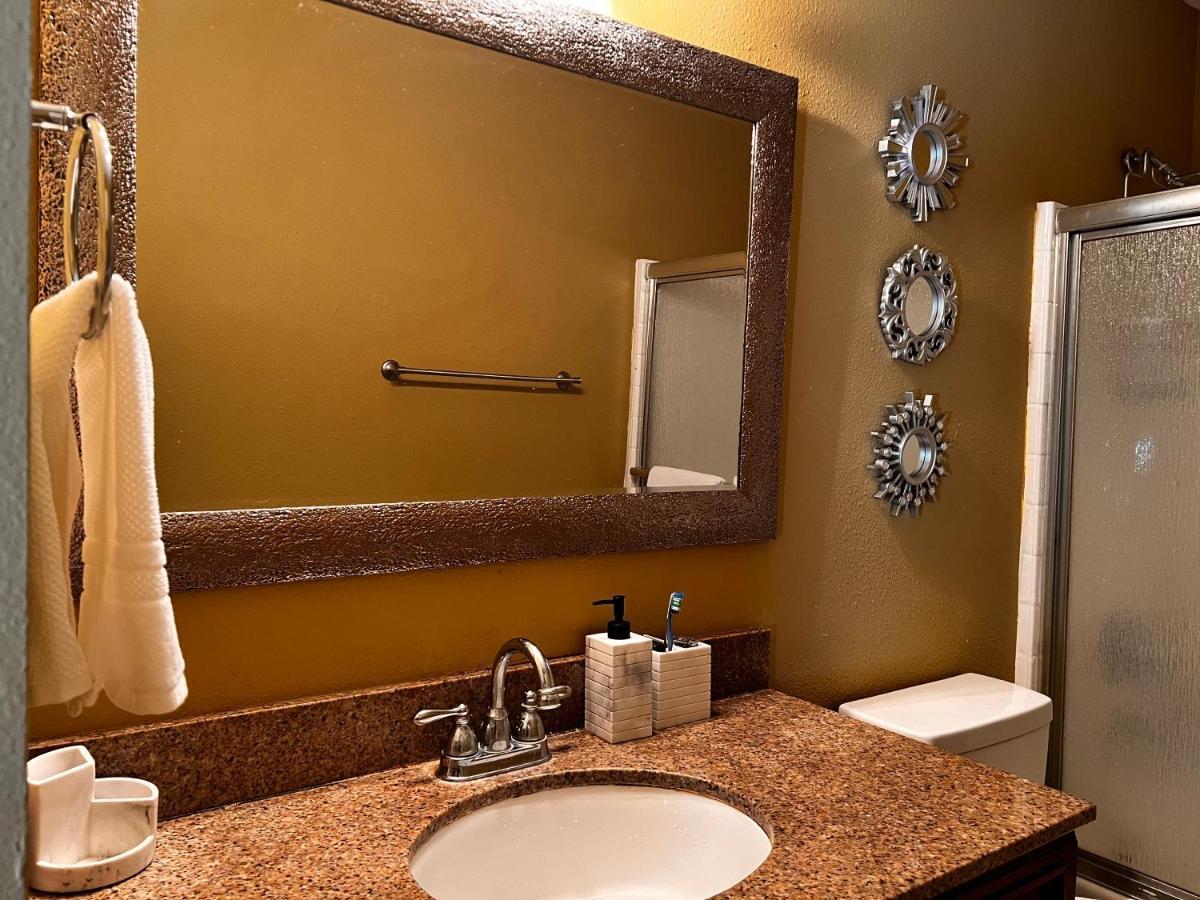 Modern Room With Shared Bathroom Alafaya Екстериор снимка